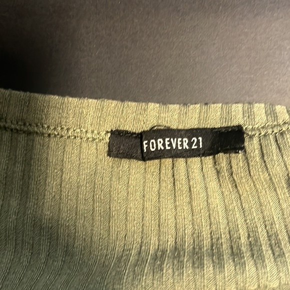 Green top cropped with sinching - Picture 3 of 3